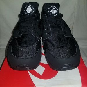 NWT! 😃 NIKE HUARACHE